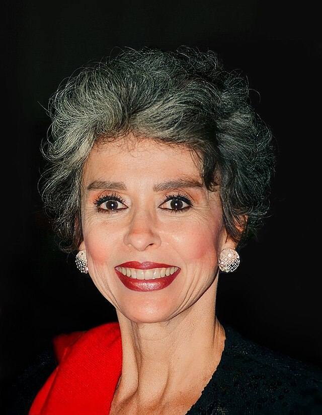 Rita Moreno - Wikipedia