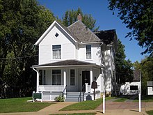 Ronald Reagan's boyhood home in Dixon, Illinois Ronald Reagan Boyhood Home (8030104930).jpg