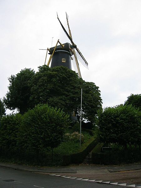 File:Ronde stenen stellingmolen van opzij gefotografeerd - AMR Molenfoto - 20541514 - RCE.jpg