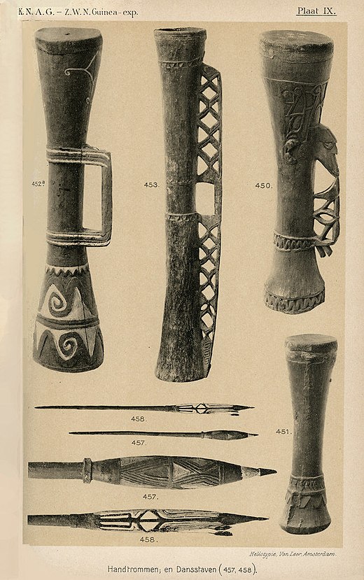 De Zuidwest Nieuw-Guinea-Expeditie, 1904-5: Handtrommen en dansstaven.