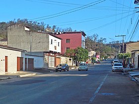 Rua Jutaí, uma das principais vias do interior do bairro.