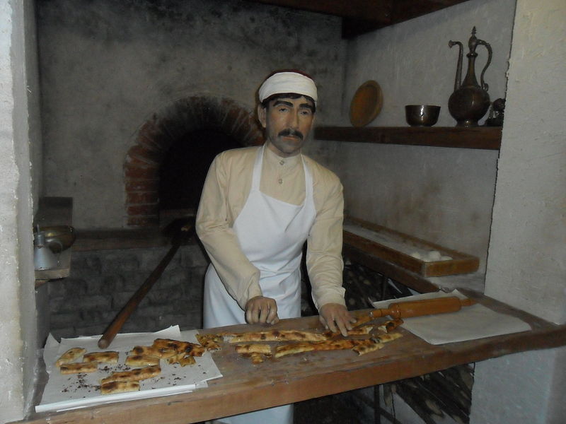 File:Samsun pidesi yapan pide ustası.JPG