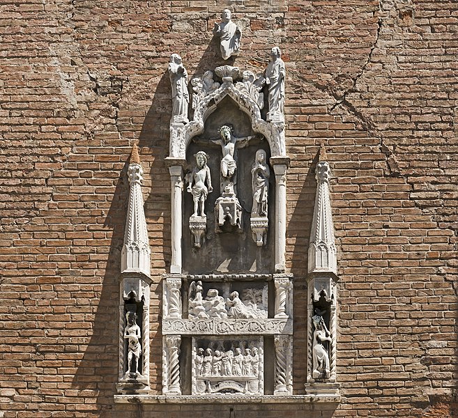 File:Sant'Aponal (Venice) Bas relief.jpg