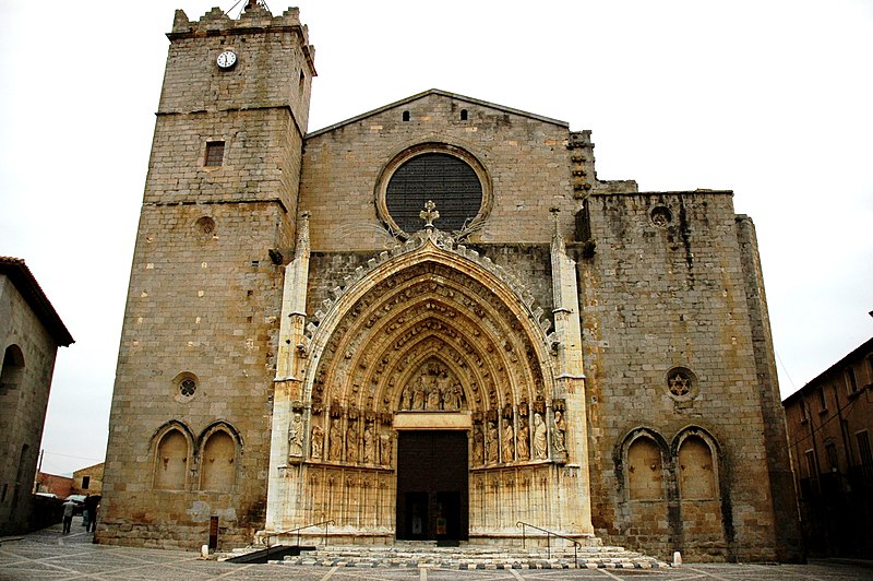 File:Santa Maria de Castelló d'Empúries - Façana.JPG