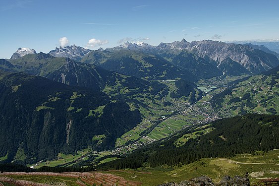 View from Sennigrat(9,973°) towards Schruns to the west. Sulzfluh (2818 m) and Drei Türme at left. Zimba (9,790° - 2643 m) and Vandanserwand above right.