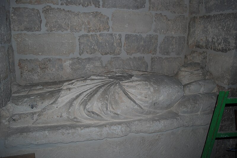 File:Sepulcro de la reina Leonor. Iglesia de Ntra. Sra. del Manzano de Castrojeriz--2.JPG