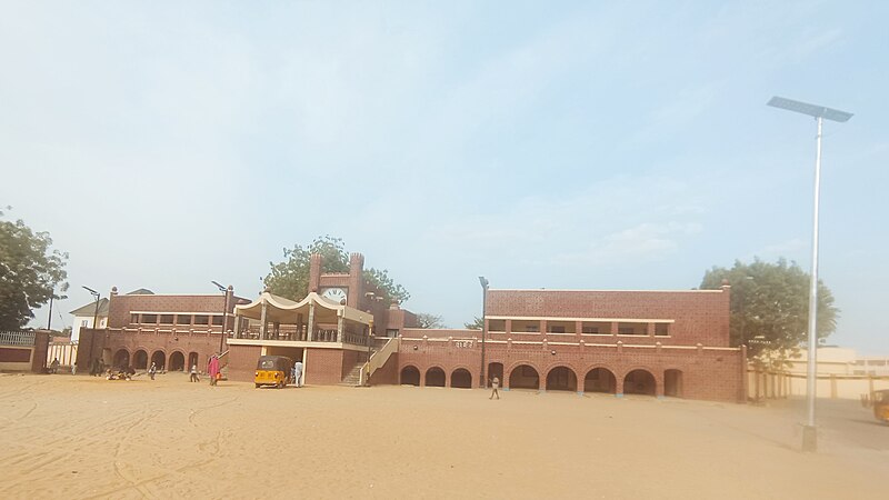 File:Shehu Palace Maiduguri.jpg