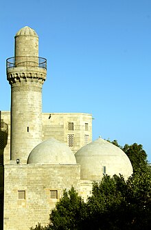 Shirvanshahs Palace Mosque common.JPG