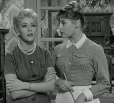 Sommer (right) with Mexican actress Silvia Pinal in the Italian film Men and Noblemen (1959)