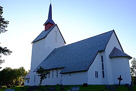 Skjerstad Kirche aus Südosten.jpg