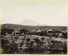 Sommer, Giorgio (1834-1914) - n. 1375 - L' Etna dal Giardino Bellini (Catania).jpg