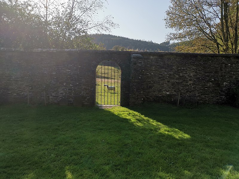 File:Stable Range at Hafod and attached courtyard walls J08.jpg