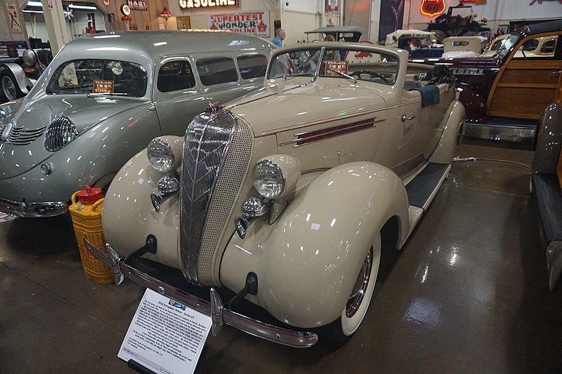 File:Stahls Automotive Collection December 2021 072 (1936 Terraplane Deluxe - Series 61).jpg