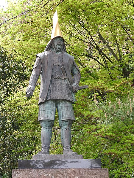Statue of Maeda Toshiie