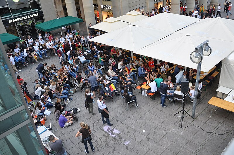 File:Stuttgart 2014 World Cup finals fans 03.jpg