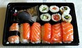 Sushi bento, Sushi in a lunch package (寿司詰め)