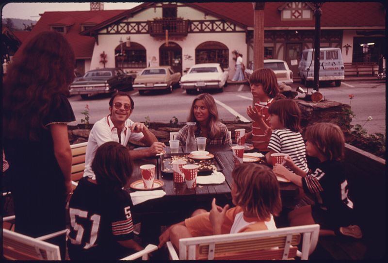 File:TOURISTS EAT AT OUTDOOR FACILITIES AT THE WURST HAUS IN HELEN GEORGIA, NEAR ROBERTSTOWN. NEW DEVELOPMENT AND A SURGE... - NARA - 557664.jpg