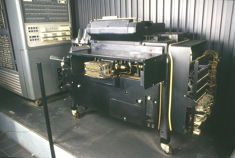ملف:Tabulatrice e macchina contabile elettrica, a schede perforate - Museo scienza tecnologia Milano D0786.jpg