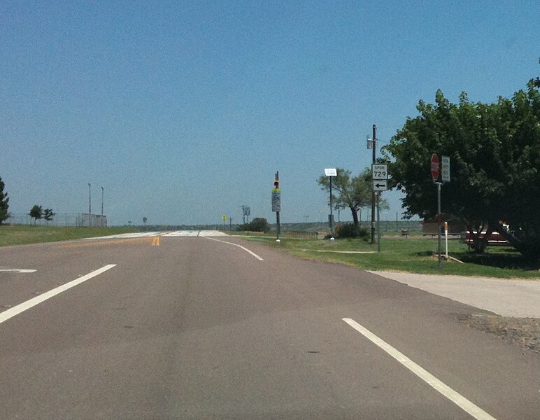 File:Texas Spur 729 at US 83.jpg