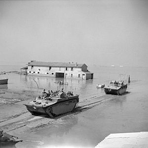 L'armée britannique en Italie 1945 NA23992.jpg