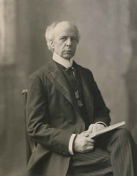 Sir Wilfrid Laurier, longest consecutively serving Prime Minister The Honourable Sir Wilfrid Laurier Photo A (HS85-10-16871) cropped.jpg