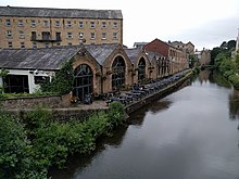 The White Cross pub, on the banks of the canal (geograph 5841547).jpg