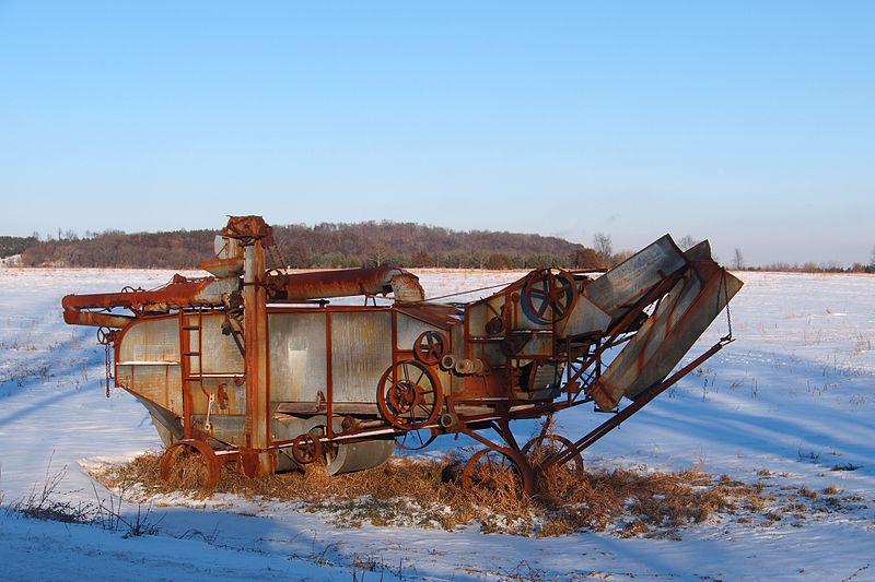 File:Threshing machine in Merrimac, Wisconsin.jpg