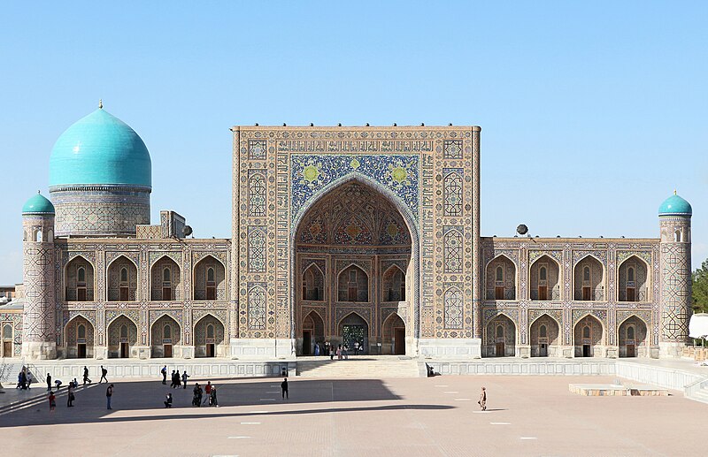 File:Tilya-Kori Madrasa 01.jpg