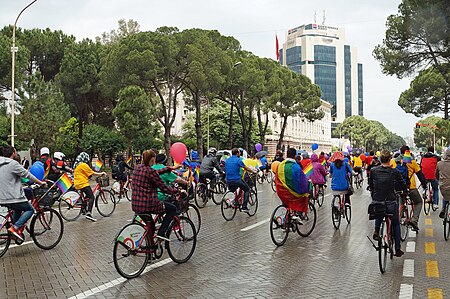 Fail:Tirana Gay(P)Ride 2016.jpg