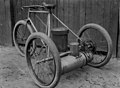 Tricycle à vapeur conçu et construit par Jules et Paul Cornu, à Lisieux, en 1901.