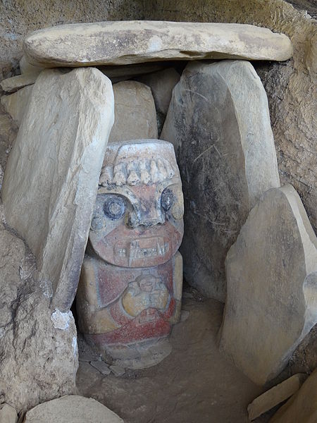 File:Tumba Indígena Femenina In Situ, monumento arqueológico de San Agustín.JPG