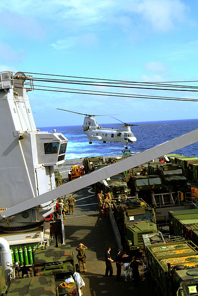 File:US Navy 060219-N-4772B-034 A CH-46E Sea Knight assigned to the Flying Tigers of Marine Medium Helicopter Squadron 262 (HMM-262), departs the dock landing ship USS Harpers Ferry (LSD 49).jpg