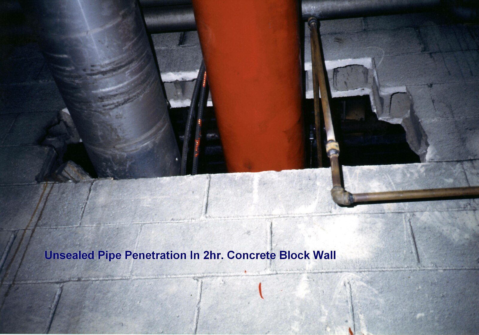 Труба проходящую. Проникновение трубы. Wall Pipe penetration leak. Concrete Dealers for Pipe penetrations. Strongs Concrete penetration.