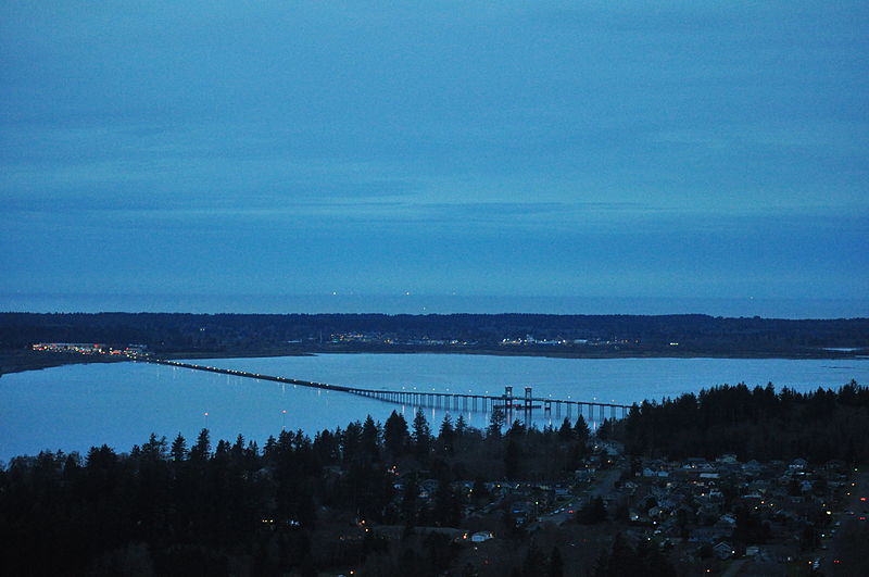 File:View from Astoria Column across Youngs Bay at sunset 01.jpg
