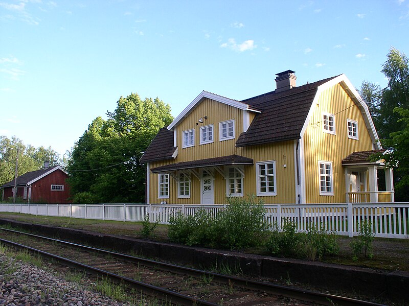 File:Vinkkilän rautatieasema 1 AB.jpg