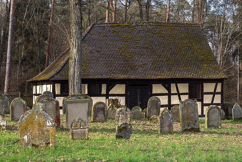 File:Walsdorf Judenfriedhof Tarahaus-20240225-RM-152826.jpg