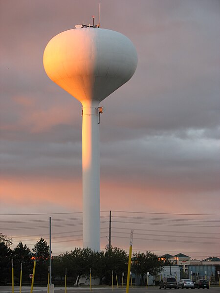 File:Water Tower in Mississauga.jpg