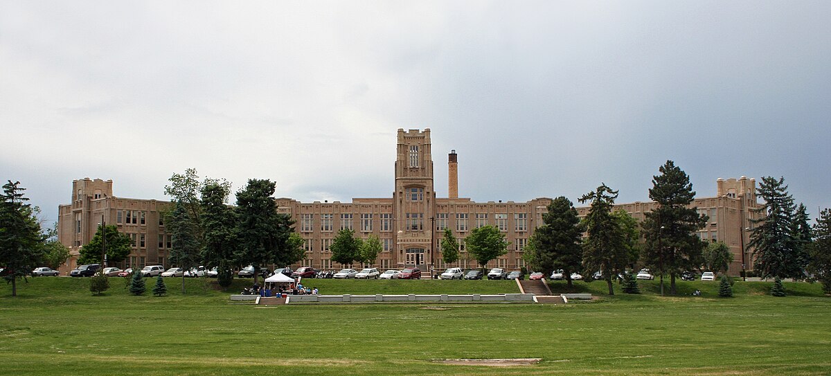 File Westhighschooldenver Jpg Wikimedia Commons