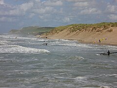 La dune blanche bordière et le cap Blanc-Nez (terrain d'activité des surfeurs, kitesurfeurs et véliplanchistes).