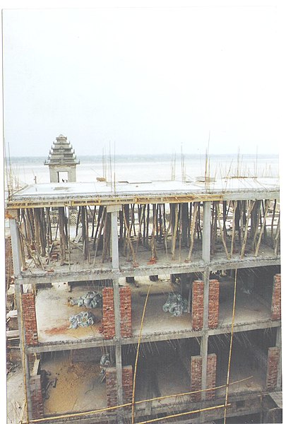 File:Work in progress of the new building of Darbhanga Palace (Varanasi) 2006.jpg