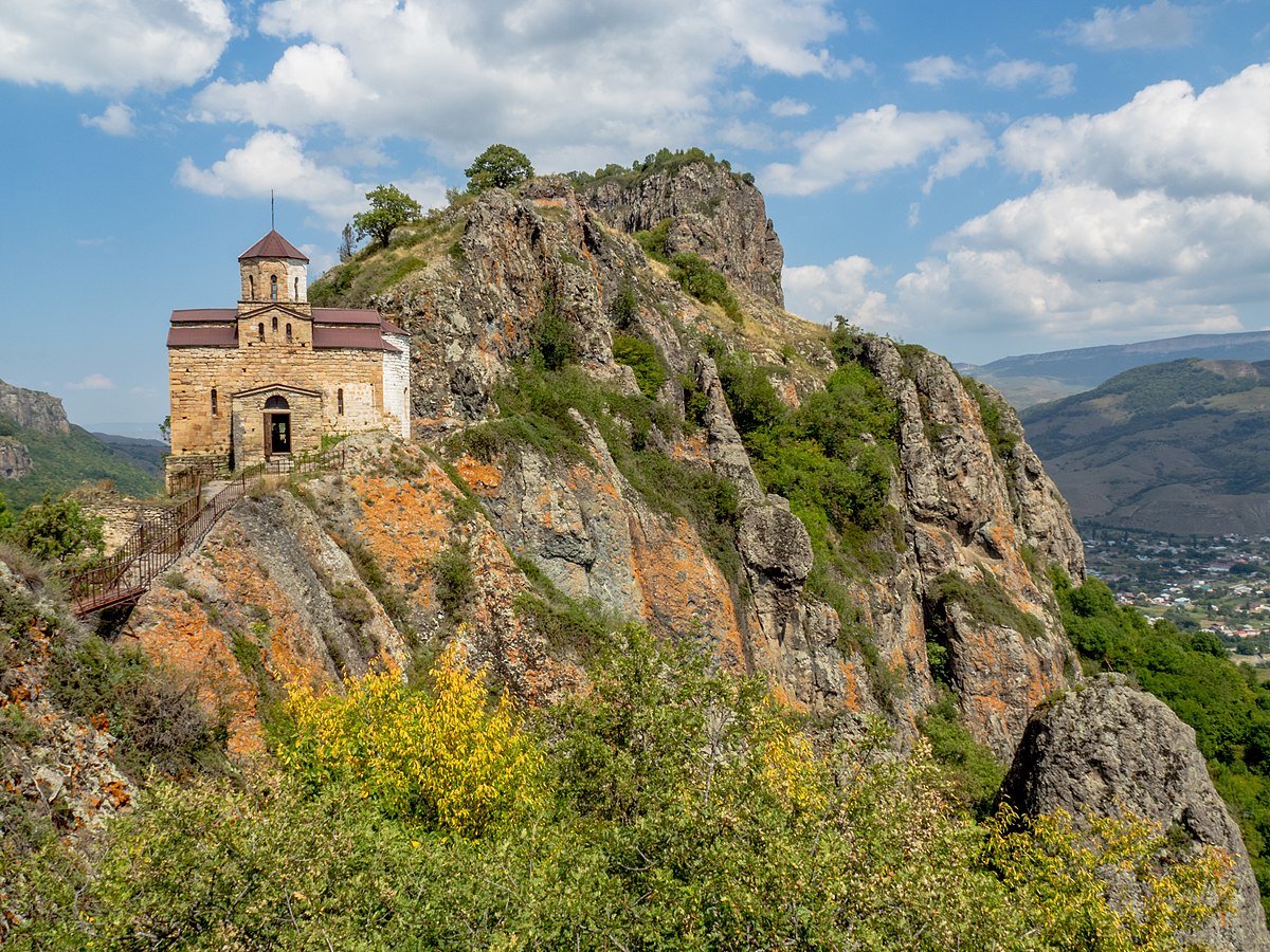 Шоанинский храм Домбай