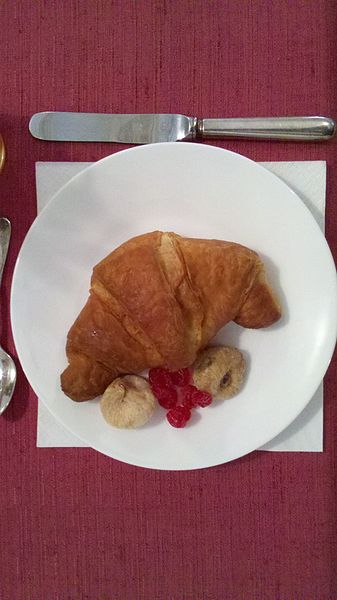 File:"14 - ITALY - breakfast in Italy with Cornetto (italian croissant or brioche) and Fichi secchi (dried figs) and cherries. hotel Padua.jpg