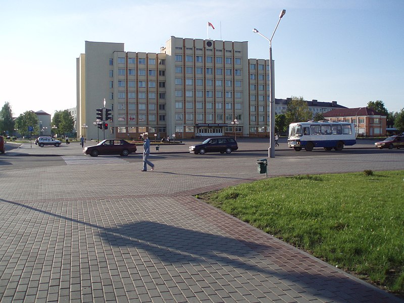 File:Горисполком, городская площадь - panoramio.jpg