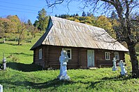 Стара дерев'яна хата, біля церкви Різдва Пр. Богородиці.