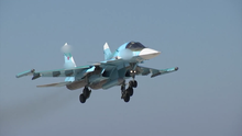 Sukhoi Su-34 fighter-bomber. Ekipazhi Su-34 VKS Rossii unichtozhili voennye ob'ekty i tekhniku VSU 006.png
