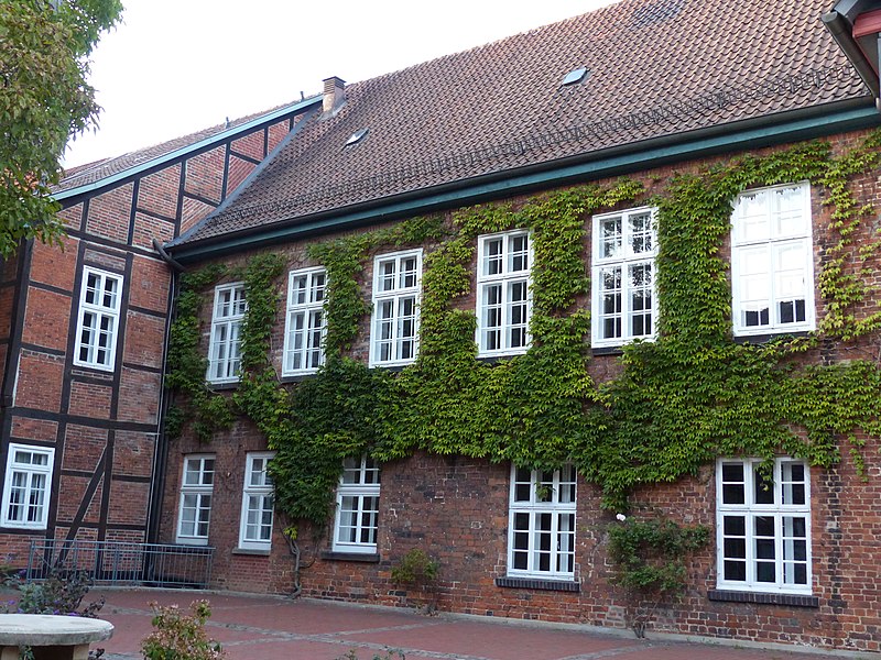 File:001Nienburg Rathaus Rückseite.JPG