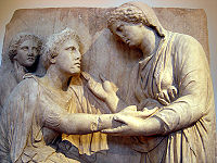 アテネの墓標にある家族の一団。アテネ国立考古学博物館