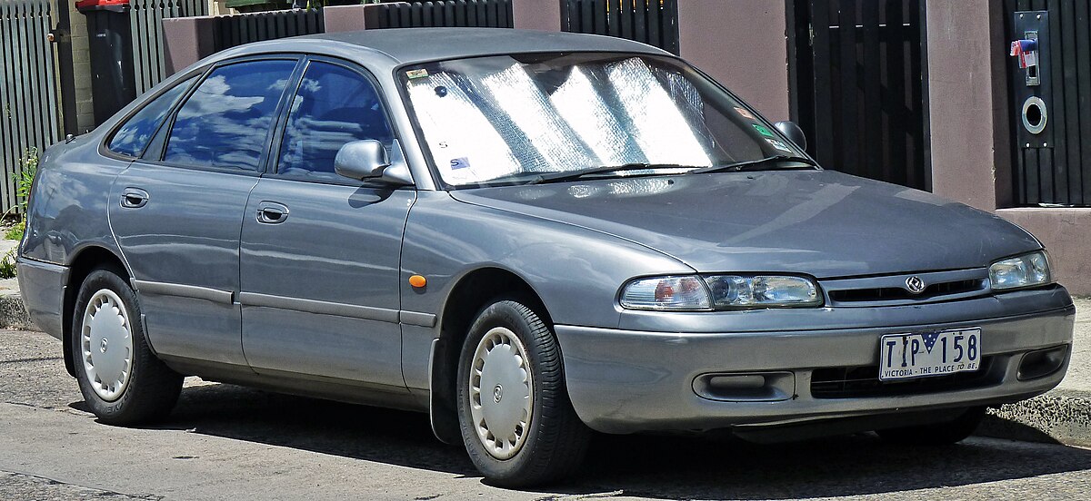 File:1992 Mazda 626 (GE) 2.0 hatchback (2010-11-03).jpg 