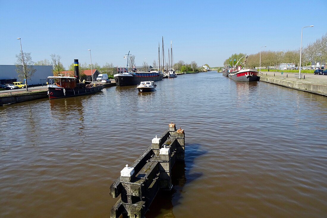 File:20190419 Harlingervaart Leeuwarden.jpg