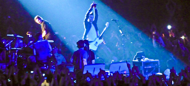Thirty Seconds to Mars playing in Manchester, England in February 2010